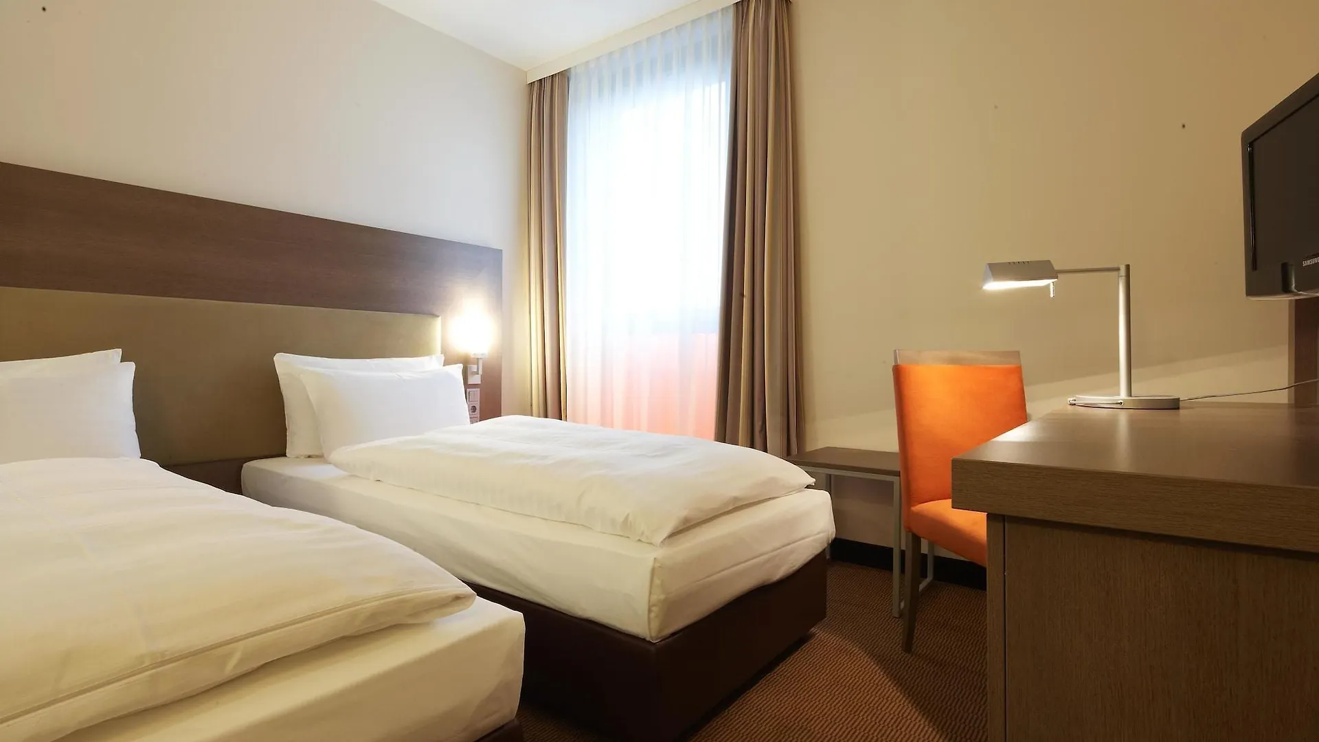 **** Hotel Intercityhotel Berlin Hauptbahnhof Germany